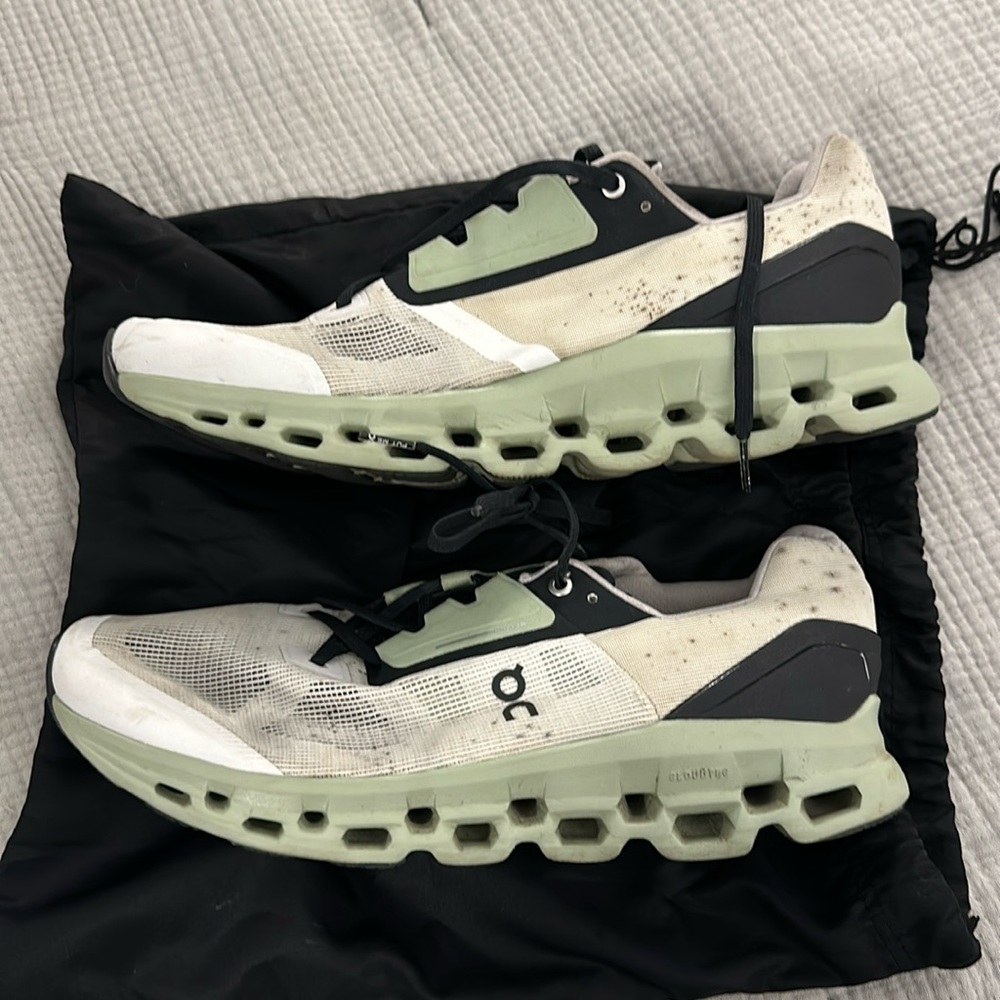 Barely worn On Cloud running shoes